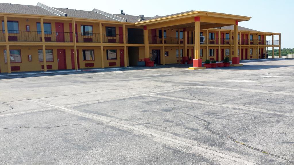 Park Hill Inn And Suites Oklahoma City Exterior photo