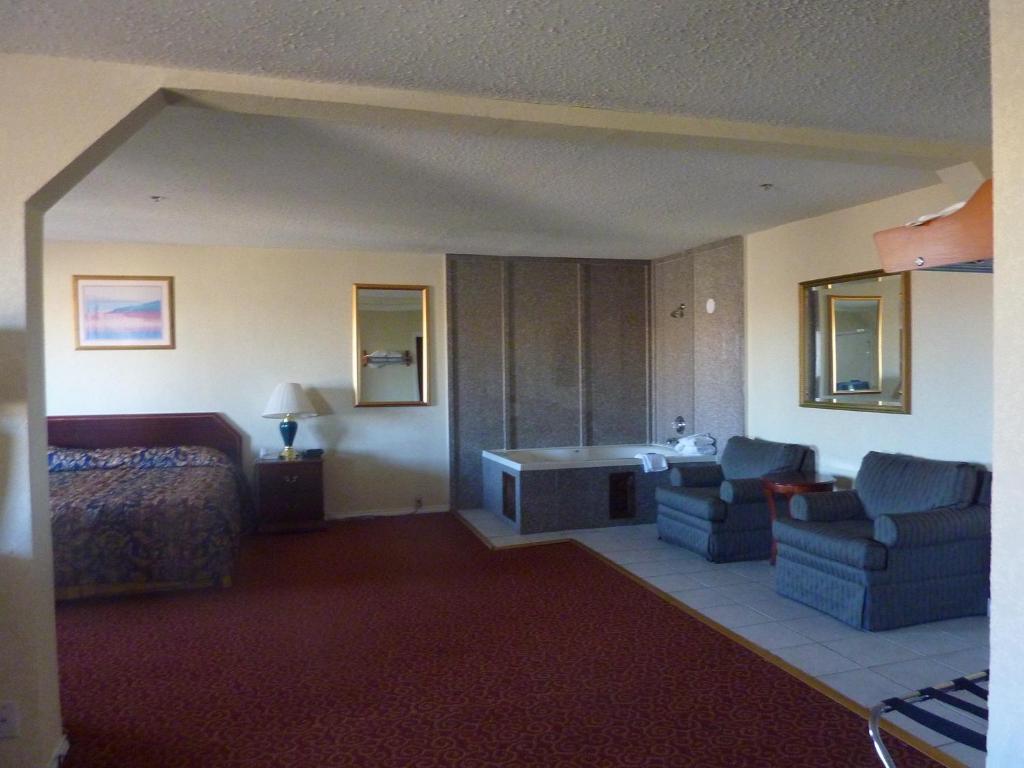 Park Hill Inn And Suites Oklahoma City Exterior photo